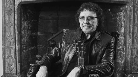 Tony Iommi lanza nuevo single Scent Of Dark junto con perfume
