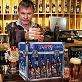 BRUCE DICKINSON presenta su box especial de cervezas TROOPER COLLECTION 2.