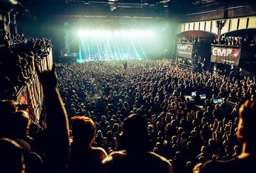 ¡Tu temporada de conciertos empieza ahora! / Hazte con el merch de tus bandas favoritas para tus próximos conciertos. / Botón/enlace para consultar
