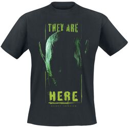 They are here, Secret invasion, Camiseta